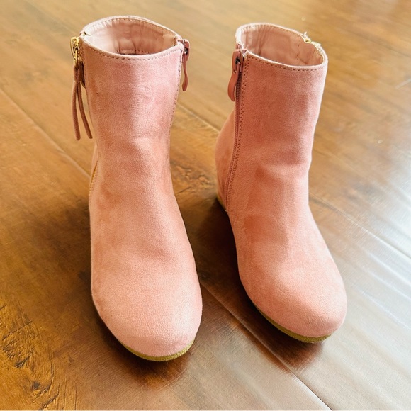 ( SOLD! )  NWOT Girls wedge boots - Picture 2 of 7